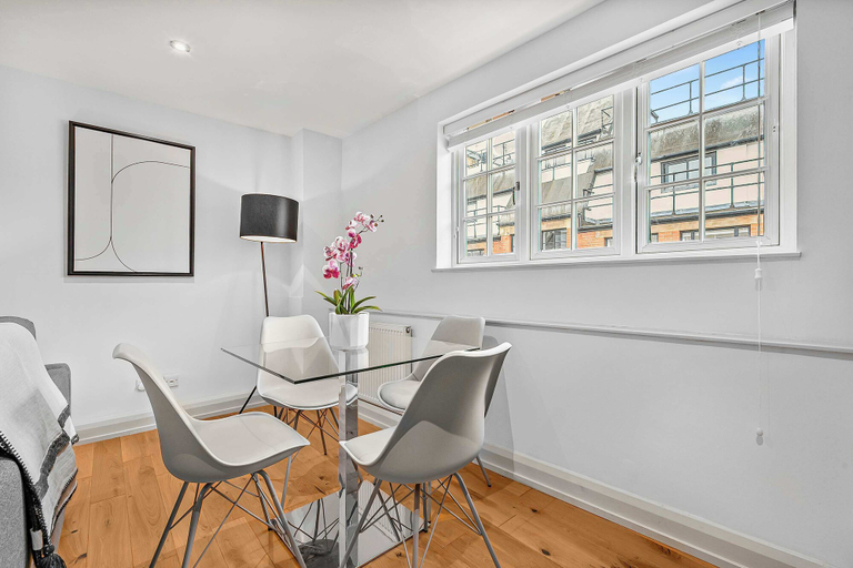 Others 2, Comfy 1-bed in Soho, Steps From Carnaby Street, London
