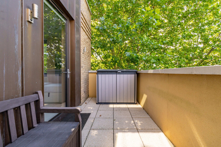 Others 5, Terrace Light in the Vale, London