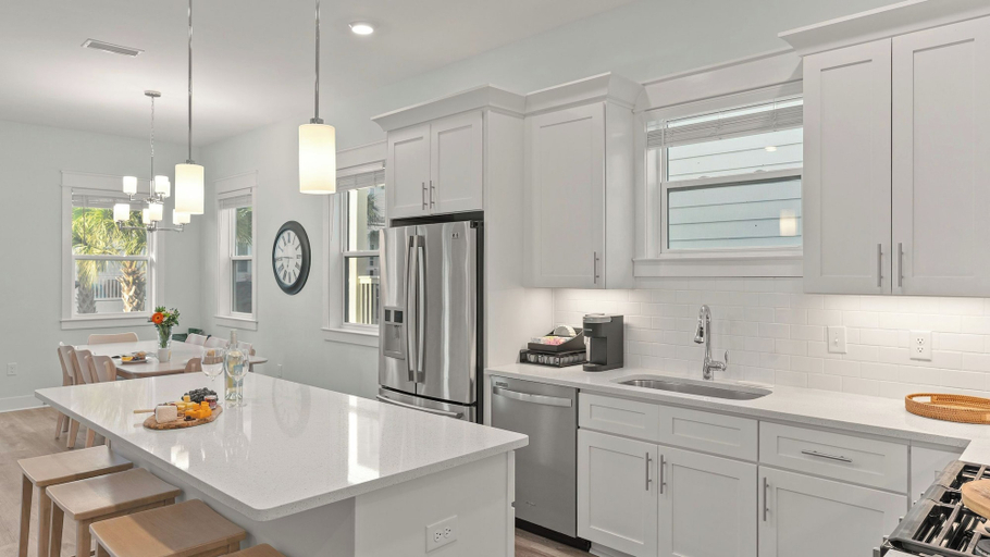 Others 2, Serene on 30A by Avantstay Golf Cart + Pool + Game Room Steps to Beach, Walton
