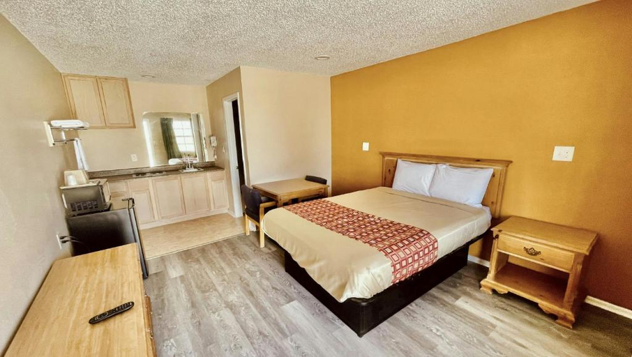 Bedroom 3, Regency Inn Hondo, Medina