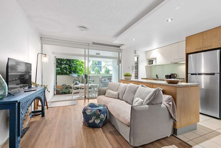 Others 2, Hustle & Bustle! 2 Bed/1bath/1car/pool ~ Teneriffe, Newstead