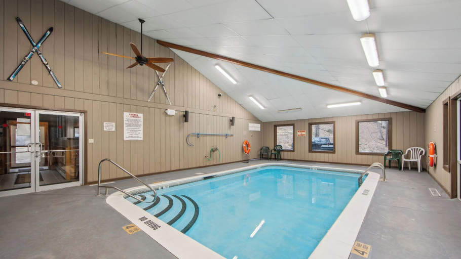 Others 2, Open Pit by Avantstay Indoor Heated Pool + Rec Center Near Gore + Hudson, Warren