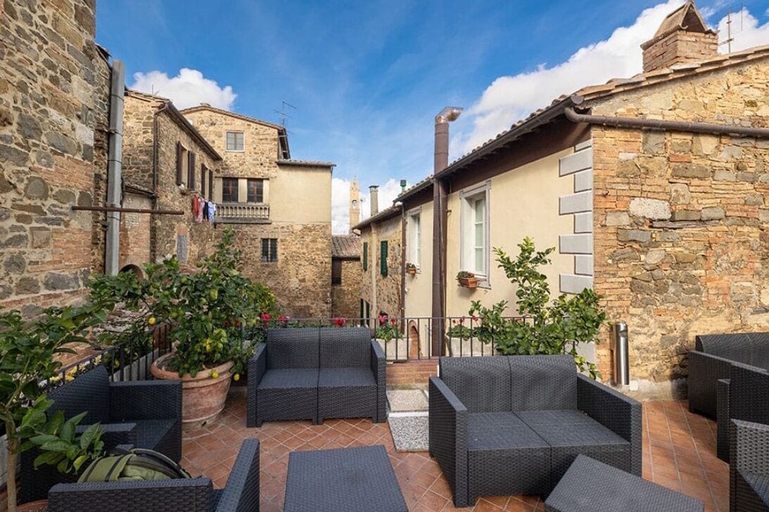 Exterior & Views 2, PALAZZO DEL CARDINALE, Siena
