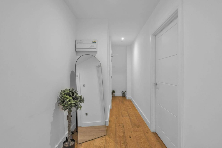 Others 4, 2-bed Apartment Near Canada Water, London