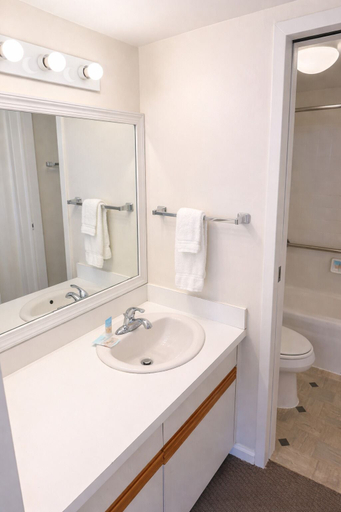Bathroom 4, Sea Ranch Resort, Dare