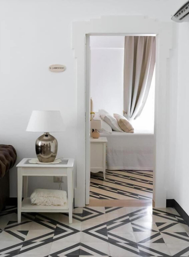 Others 4, Villa Aurelia, Bari
