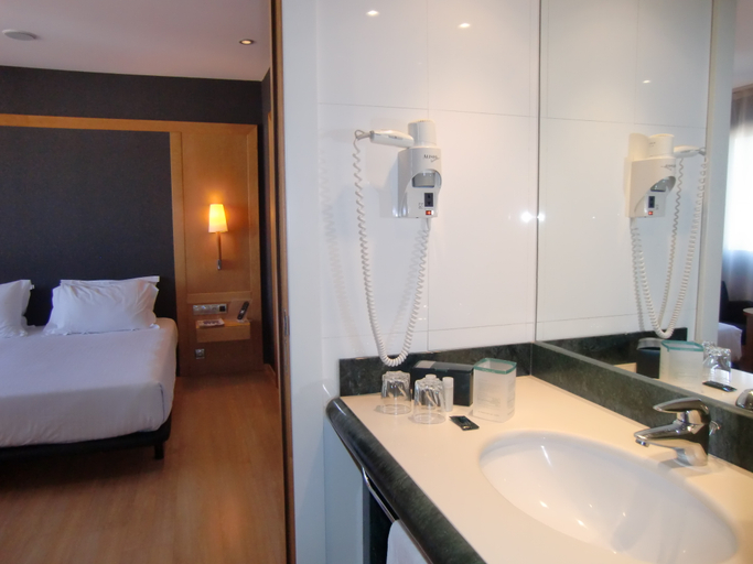 Bathroom 5, Barcelona Universal, Barcelona