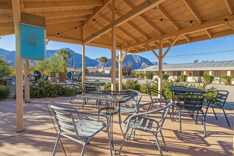 Food & Drinks, Borrego Springs Motel, San Diego