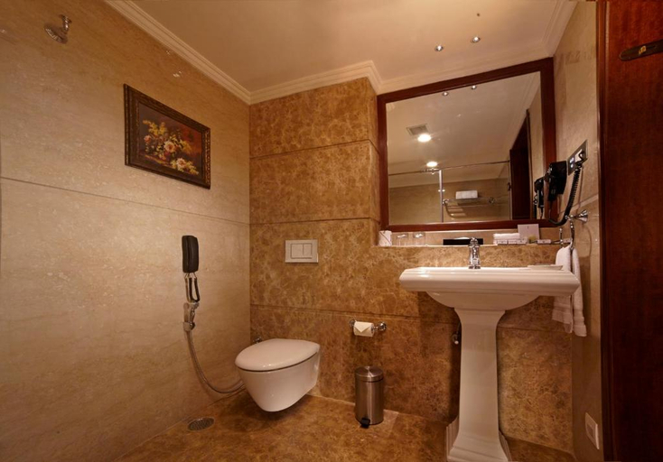 Bathroom 4, Hablis Hotel, Chennai
