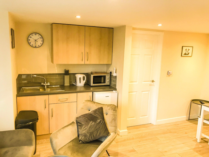 Others 4, Apartment Sleeps 4 With Parking, Gloucestershire
