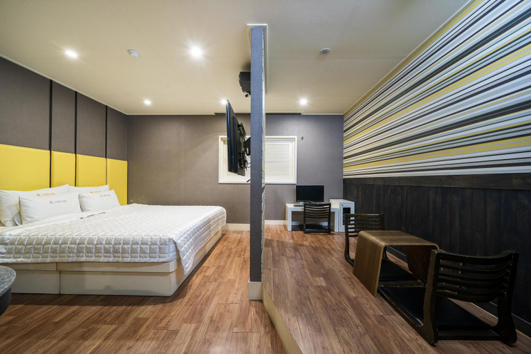 Bedroom 3, Busan Yonghodong Noblesse, Nam