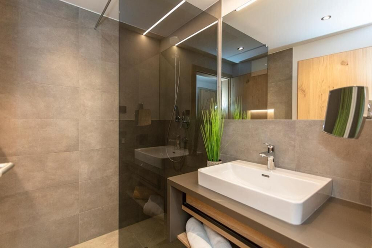 Bathroom 3, Klawunn Hotel & Apartement, Zell am See