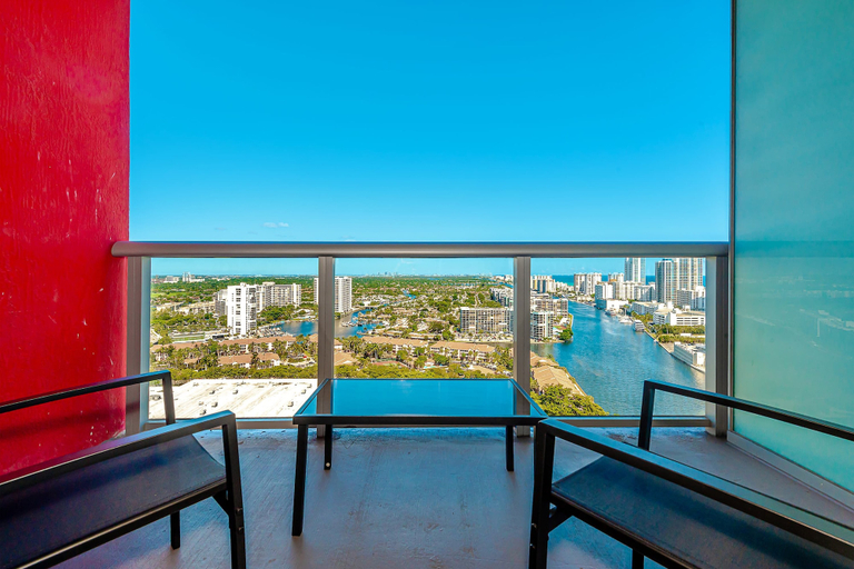 Others 3, Lovely Studio With Amazing Views, Broward