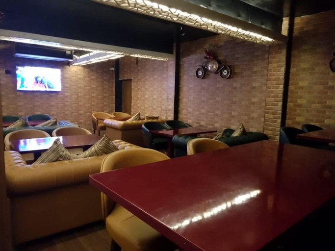 Others 5, Hotel Sarja, Nagpur