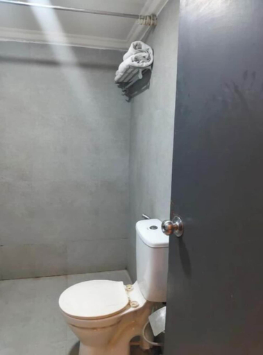 Bathroom 4, The Centrum, Delhi