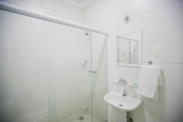 Bathroom 3, CLH Suites Domingos Ferreira, Rio de Janeiro