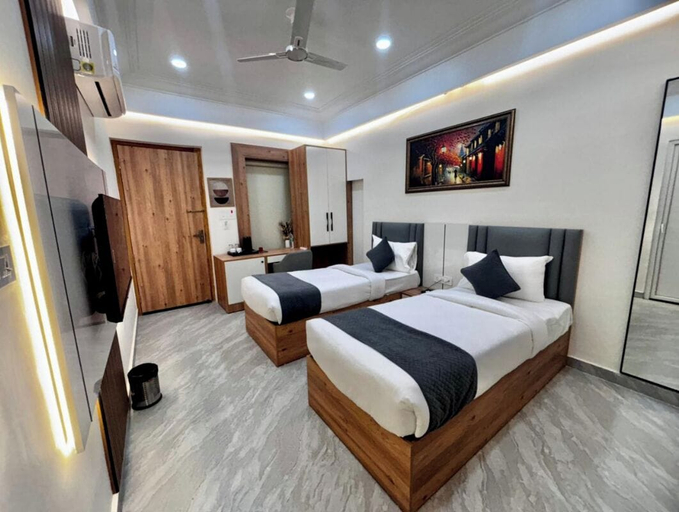 Others 1, RRR Hotel, Faizabad