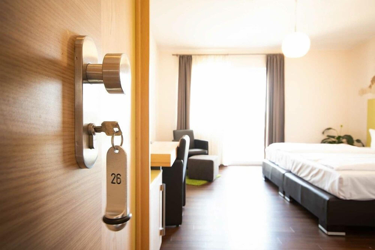 Bedroom 4, Brauers Landarthotel, Vulkaneifel