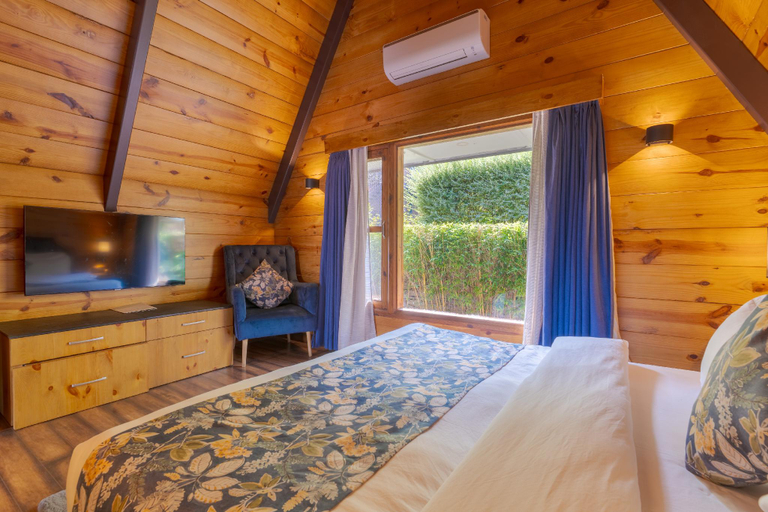 Bedroom 2, The Pear Orchard By countryside, Nainital