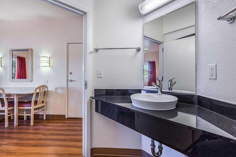 Bathroom 4, Motel 6 Beatty, NV - Death Valley, Nye