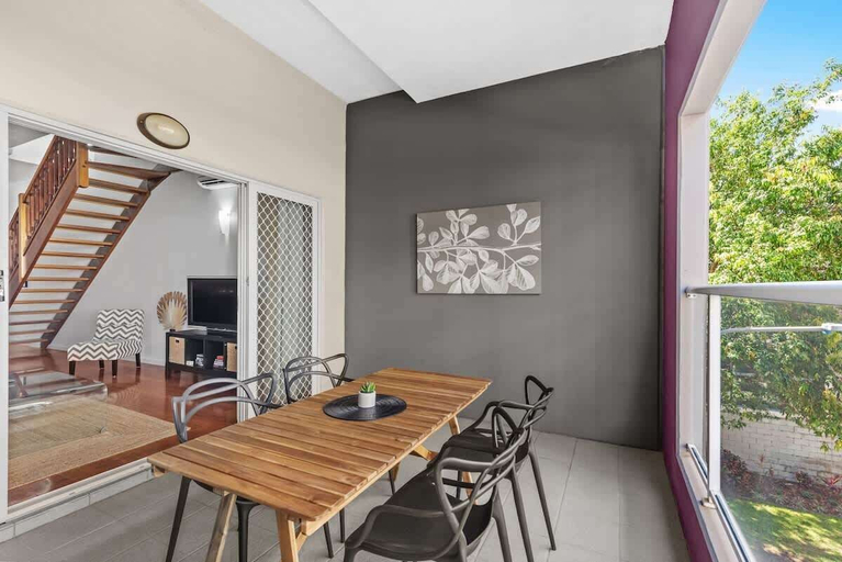 Others 2, Hipster Loft! ~ 1bed/study/1bath/balconies/1car, Newstead