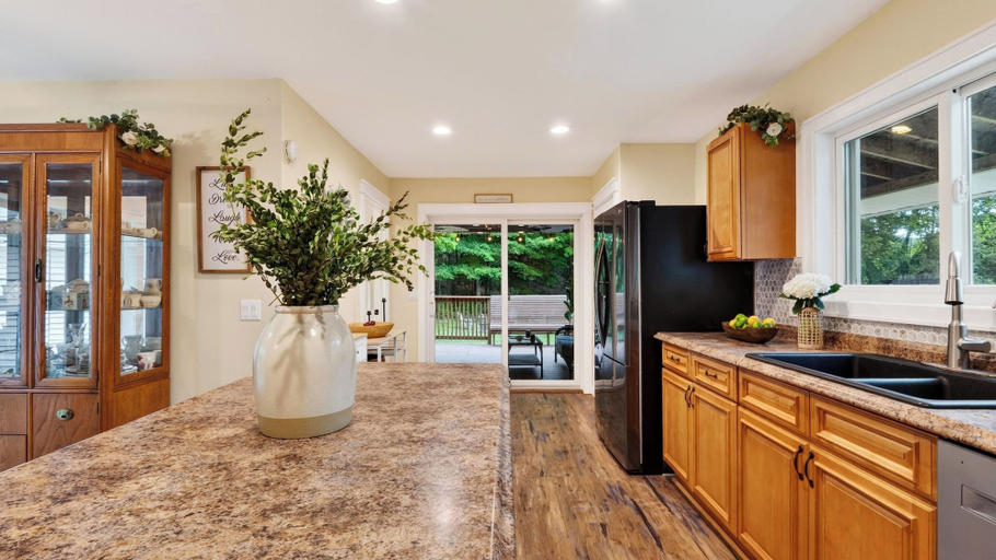 Others 3, Ohana Nature Escape by Avantstay Creekside + Firepit + Grill Waterfall + Beaver Pond Walks, Greene