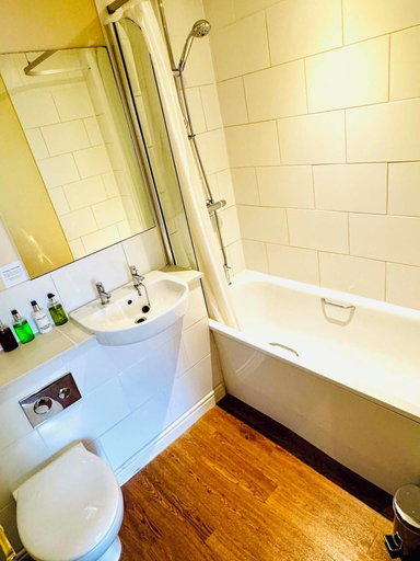 Bathroom 4, George Hotel, Somerset