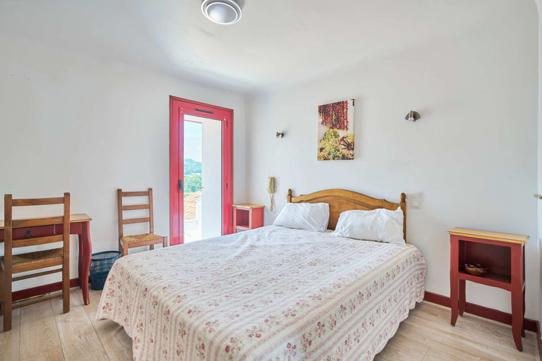 Bedroom 3, Pikassaria, Pyrénées-Atlantiques