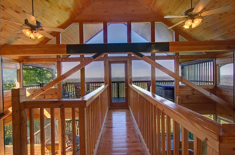 Others 2, Mountain Top Cabin With Views Hot Tub and Arcade, Sevier