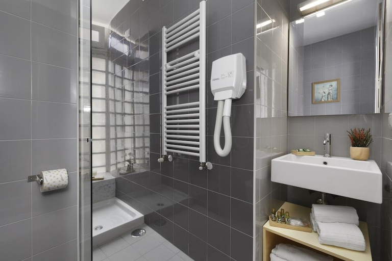 Bathroom 5, Well Suites - Piazza dei Martiri, Napoli