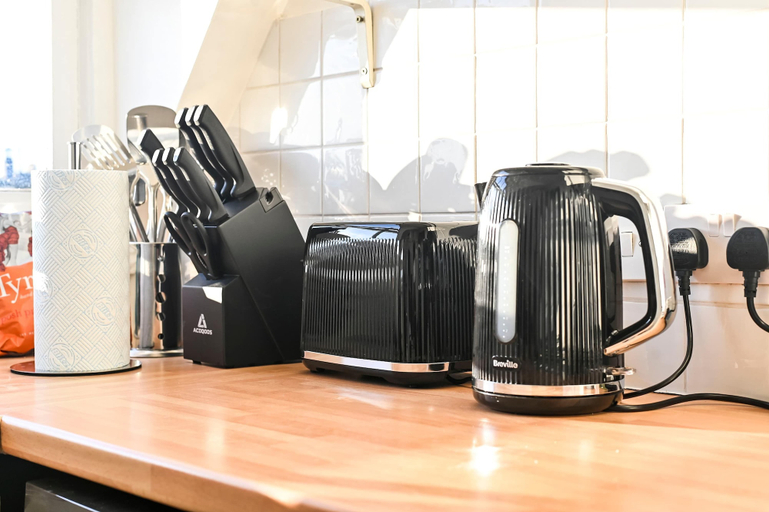 Others 4, Chelsea Loft - Stylish Sanctuary, London