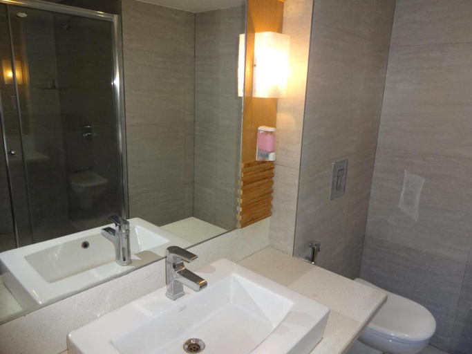 Bathroom 4, The Purple Leaf Hotels, Ranga Reddy