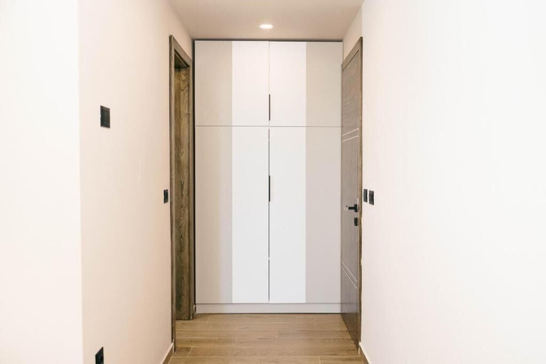 Others 4, Hotel Velmare