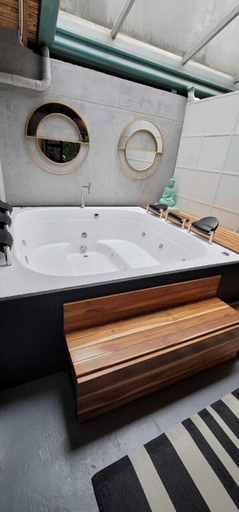 Bathroom 3, Manila, Medellín