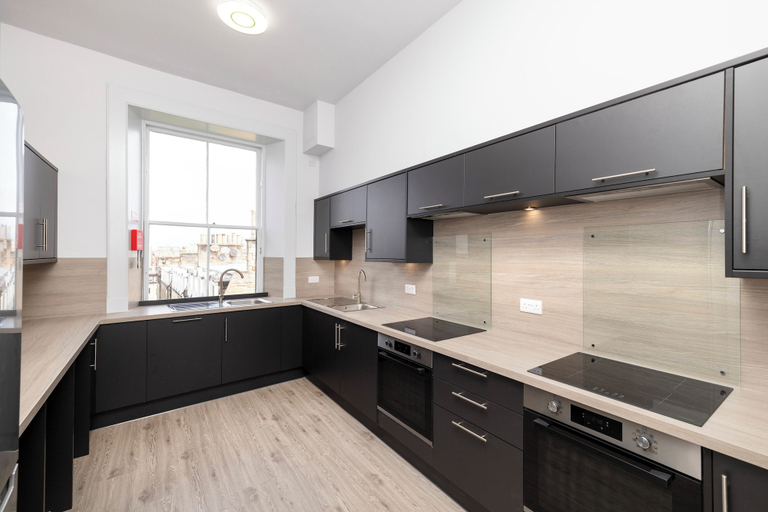 Others 2, Spacious City-Centre Home with Garden, Edinburgh