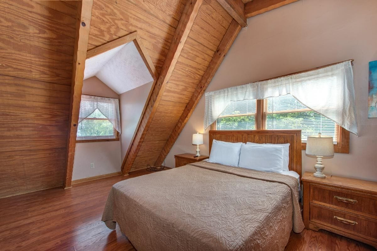 Bedroom 4, Paradise, Sevier