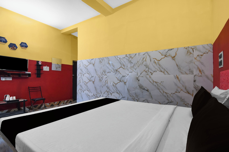 Others 5, Hotel O Madhyamgram Railway Junction, North 24 Parganas
