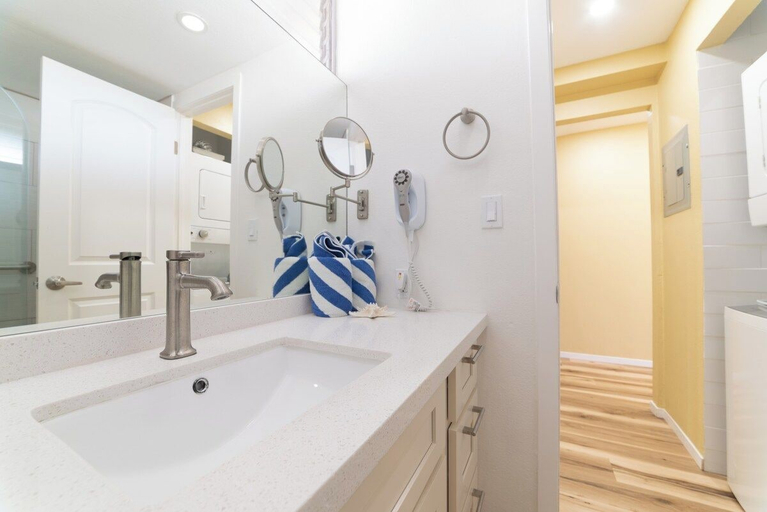 Bathroom 3, Remodeled Beachfront Studio AC Wonderful Ocean View -royal Kahana 317, Maui