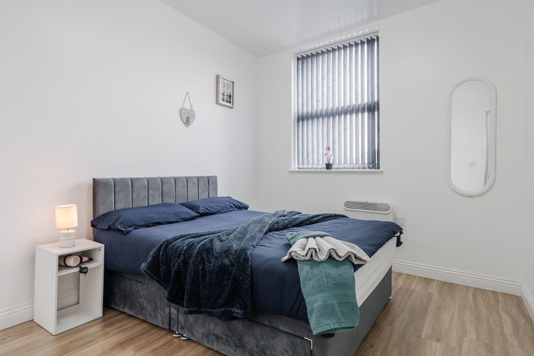 Others 3, Smart TV W M With Sofa Bed Free Parking, Sefton