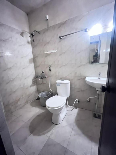 Bathroom 3, Grace Annasalai, Chennai