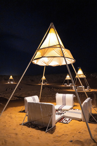 Others 4, Het Camp & Resort