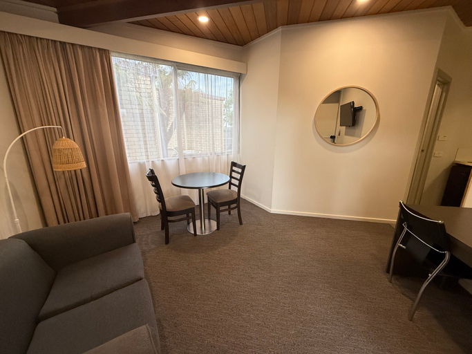 Exterior & Views 1, Mitchell on Main Motel, E. Gippsland - Bairnsdale