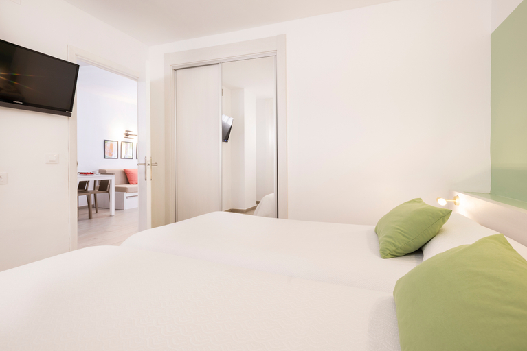 Bedroom 4, FLOR Los Almendros Apartamentos, Baleares