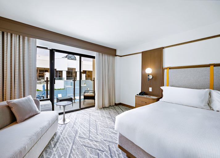Bedroom 3, Hilton College Station & Conference Center, Brazos