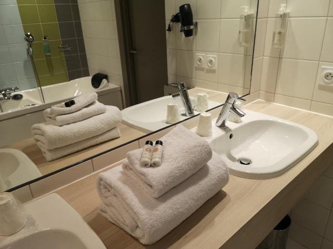 Bathroom 5, Hôtel Le Cinq Hyper Centre Ville, Savoie