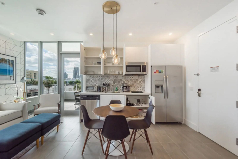Others 4, Stylish 2BR Apt 5min Walk to South Beach, Miami-Dade
