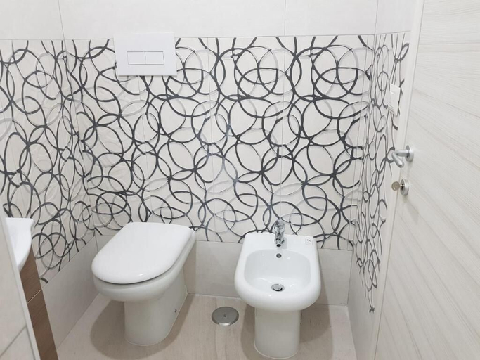 Bathroom 5, B&B La Sapienza, Napoli