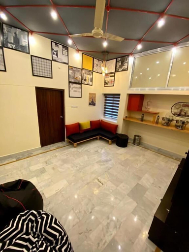 Others 5, Backpackers Den, Lucknow