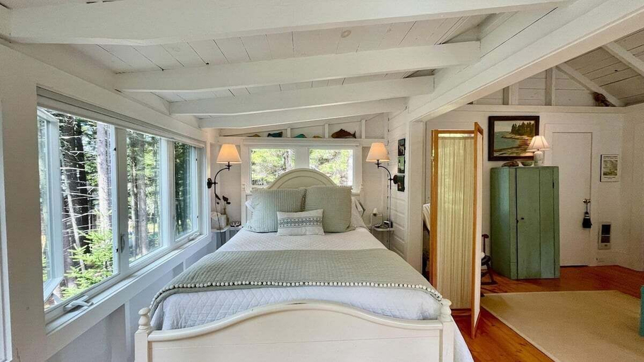 Others 2, Whispering Spruces; Cozy Studio With Queen Bed & W, Knox