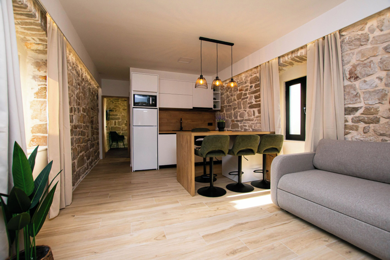 Others 5, Apartment Blue Wind, Tkon